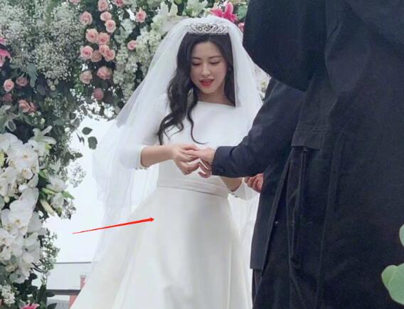 演员朱珠结婚 现场图曝光腹部微微隆起