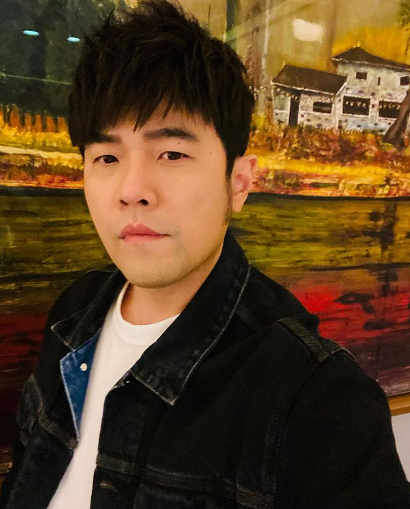 周杰伦 哥刮胡子了请问大家满意吗，是什么梗？