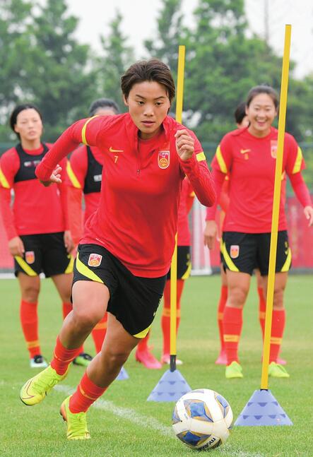 铿锵玫瑰摧坚决胜 中国女足出征韩国，备战奥运会附加赛首场对决