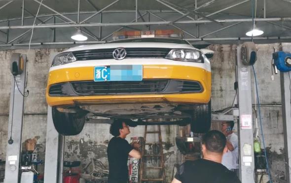 多辆执法车被安装GPS跟踪器，谁是幕后操纵者?