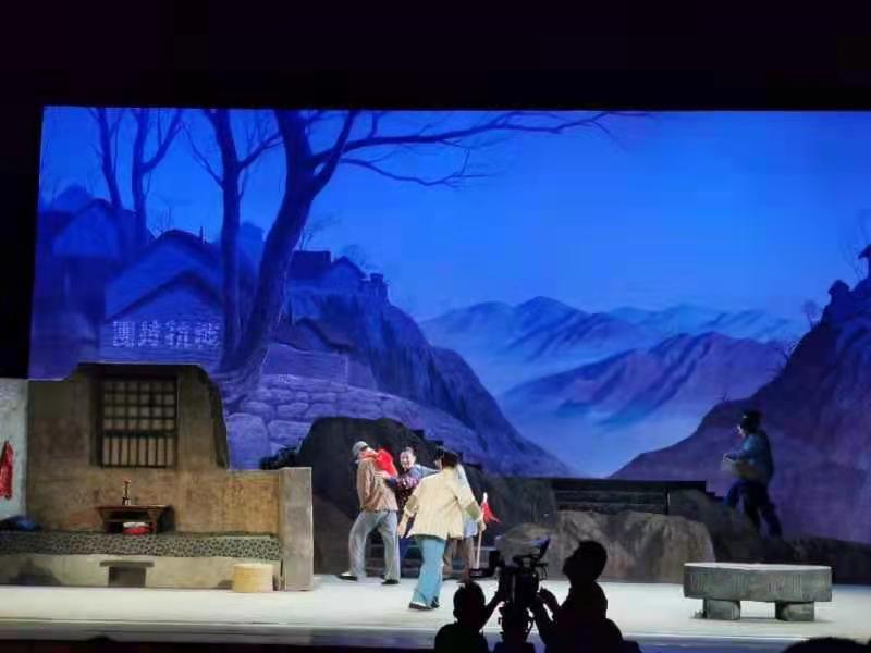 重温红色经典  牢记初心使命 报业集团组织党员观看经典吕剧《苦菜花》