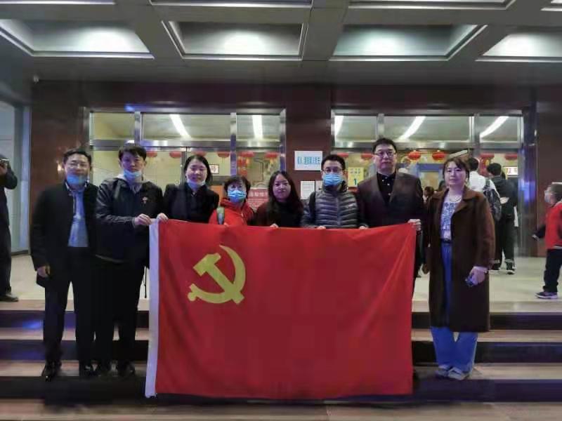 重温红色经典  牢记初心使命 报业集团组织党员观看经典吕剧《苦菜花》