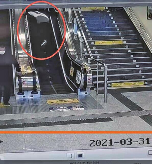 济南地铁首起猥亵案告破 猥亵男伸咸猪手被拘10天