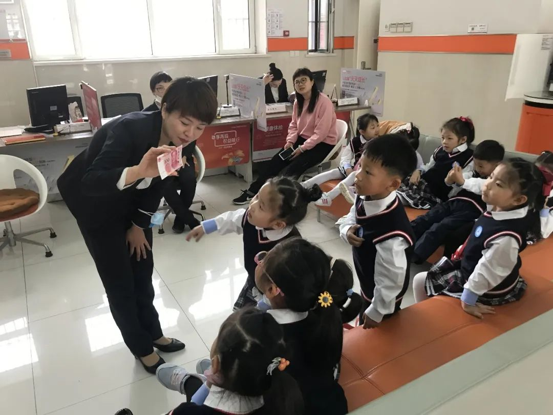 ƽ�����м��Ϸ��оٰ조СС���мң�δ����Ӯ�ҡ� ְҵ����