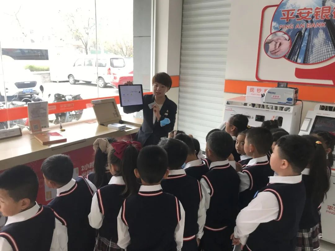 ƽ�����м��Ϸ��оٰ조СС���мң�δ����Ӯ�ҡ� ְҵ����