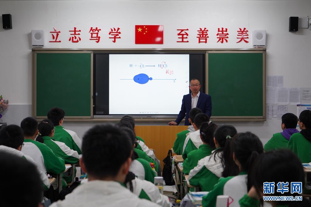 “祝愿大家努力终有所成！”——他走出的不仅是大山