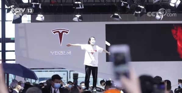 “失控”的特斯拉！智能汽车新维权之路何去何从？