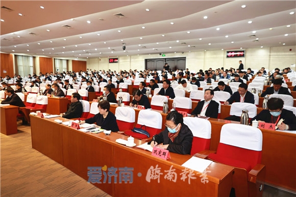 市委理论学习中心组举办专题读书班 孙立成孙述涛边祥慧参加结业式