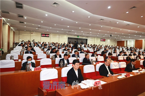 市委理论学习中心组举办专题读书班 孙立成孙述涛边祥慧参加结业式