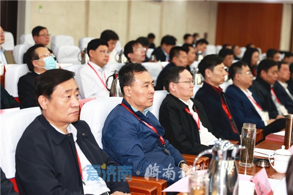 市委理论学习中心组举办专题读书班 孙立成孙述涛边祥慧参加结业式