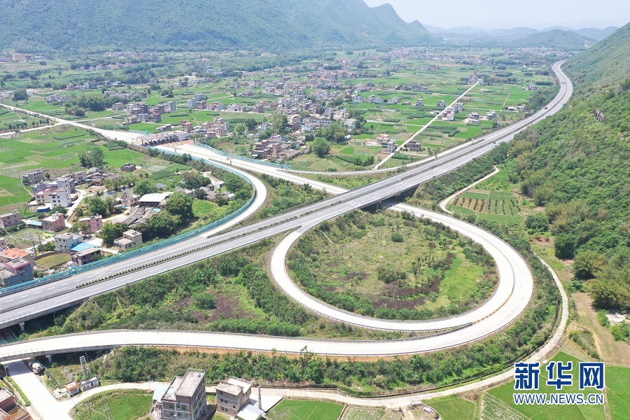 沿着高速看中国｜一条乡村振兴“路”