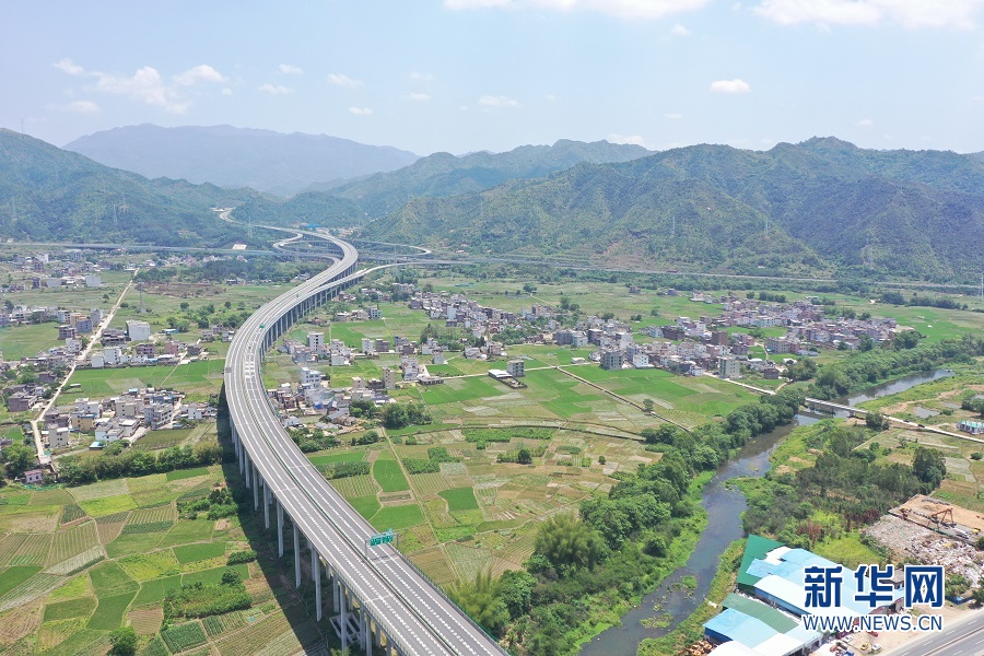 沿着高速看中国｜一条乡村振兴“路”