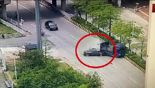 【韶关特斯拉追尾货车】👉特斯拉司机追尾身亡:系退休民警!❗️❗️
