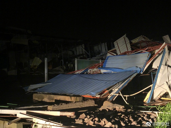 龙卷风来袭 武汉蔡甸部分工棚倒塌 41人送医