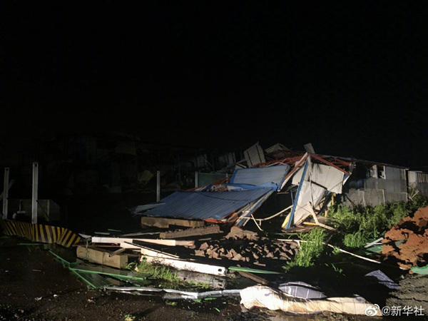 龙卷风来袭 武汉蔡甸部分工棚倒塌 41人送医