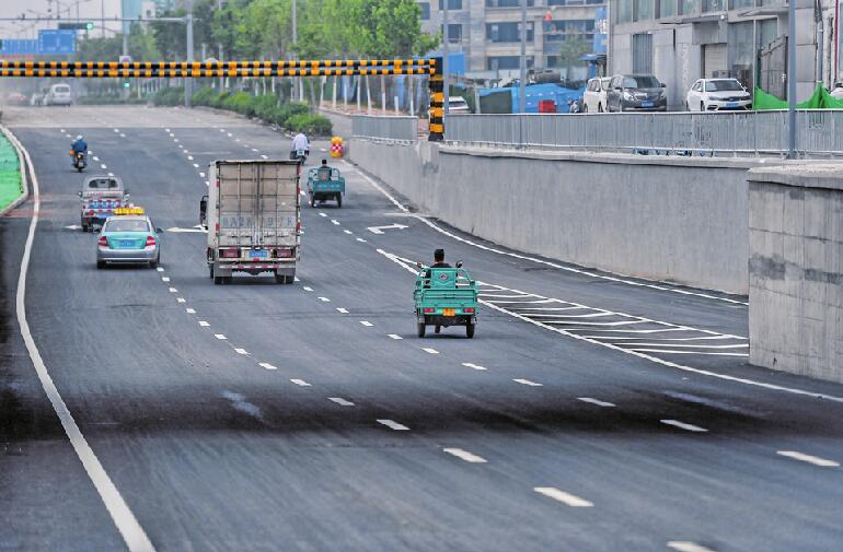 蓝翔路黄岗路等5条道路今集中通车