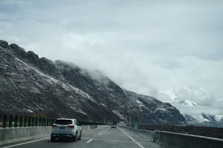 沿着高速看中国