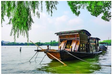嘉兴南湖红船.嘉兴市南湖区委宣传部供图/光明图 