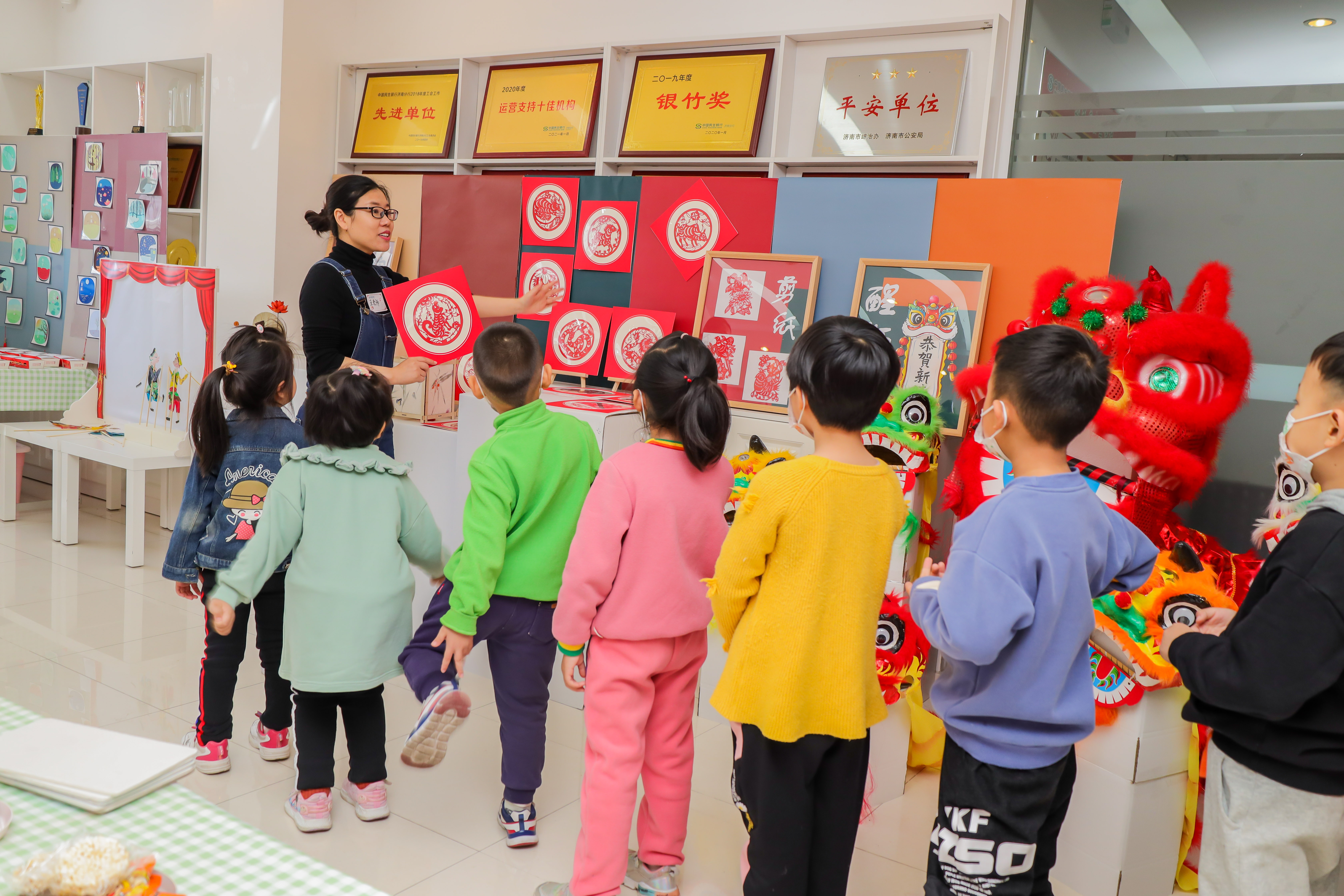 民生银行济南分行举办“爱在民生，益起童行”家庭公益活动