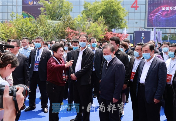 2021年职业教育活动周全国启动仪式暨全国职业院校技能大赛在济开幕 李干杰孙尧出席并致辞