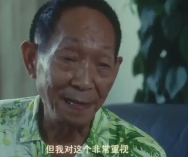 他的长相也与年轻时的袁隆平有几分相似,袁隆平本人也在电影中有出镜