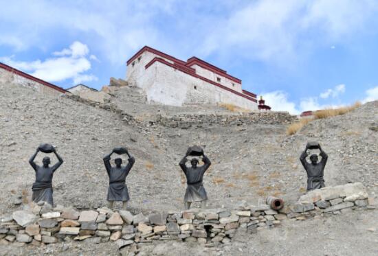 新华全媒＋丨70年，“英雄城”换了人间——西藏江孜宗山脚下的瞻思