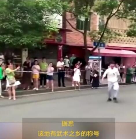太欢乐了！考生出考场连翻两个后空翻
