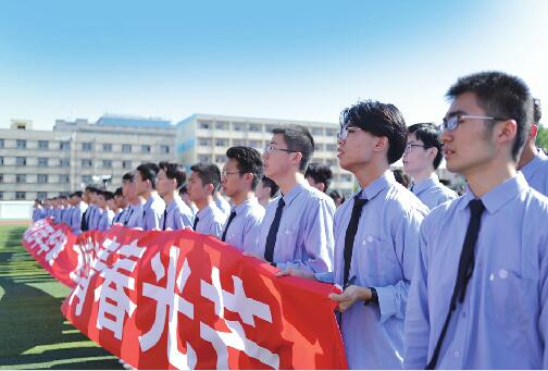 一所卓越的高中应该如何培养学生?