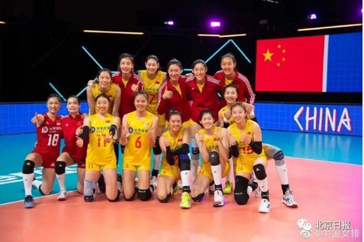 赢了！朱婷领衔六大主力回归，中国女排3:0击败荷兰队