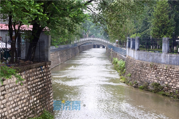 孙立成检查城区易积水点情况时强调：精准施策整治易积水路段确保防汛安全