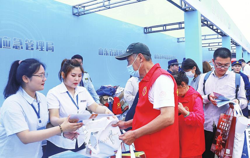 你的问题我来答！济南市举办安全生产月宣传咨询日活动