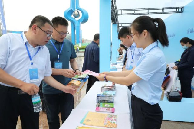 你的问题我来答！济南市举办安全生产月宣传咨询日活动