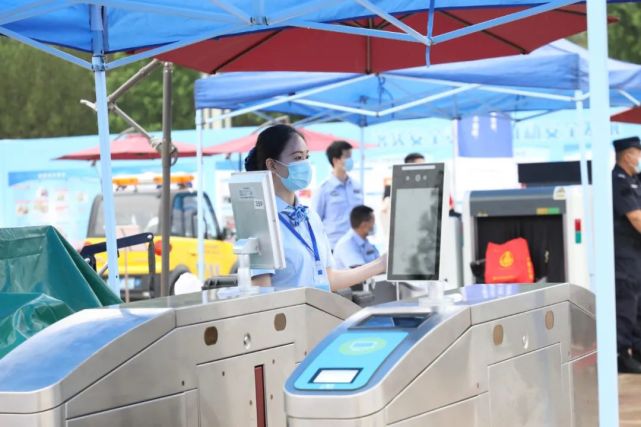 你的问题我来答！济南市举办安全生产月宣传咨询日活动