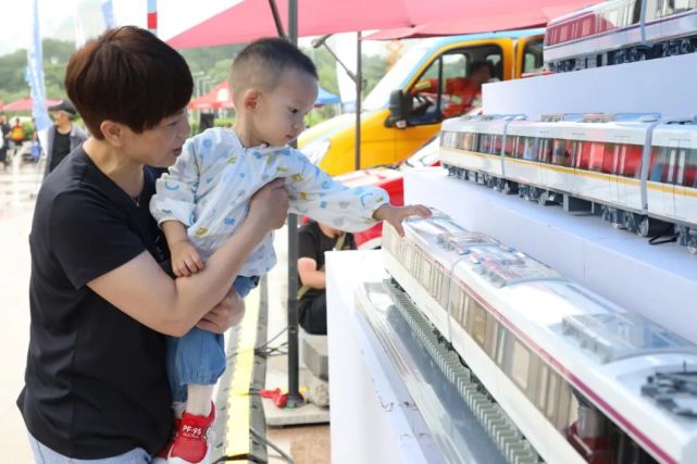 你的问题我来答！济南市举办安全生产月宣传咨询日活动