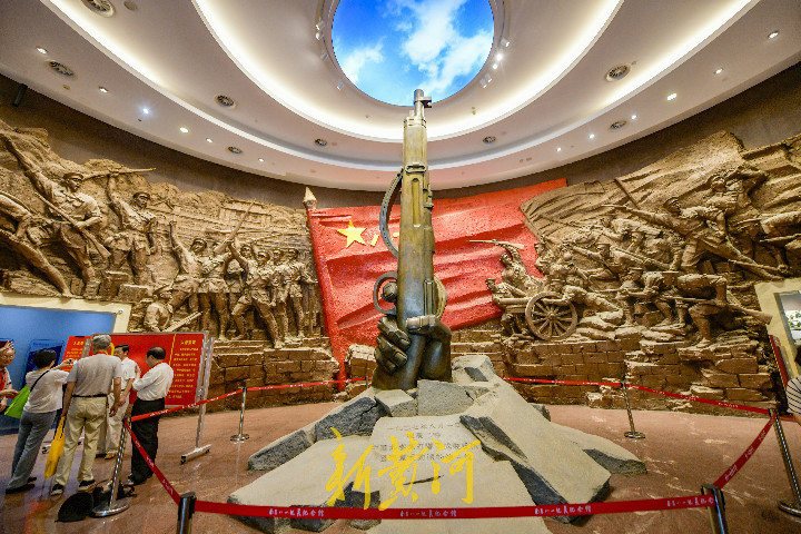 石破天惊第一枪 人民军队“第一旗” 新中国第一架飞机 “英雄城”的激昂与豪情