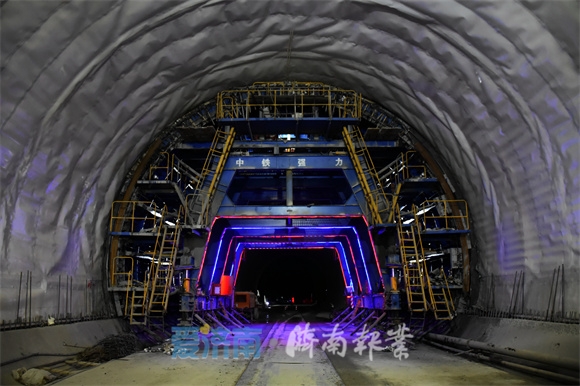 济莱高铁全线首座3公里以上长隧道贯通