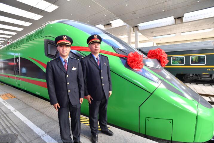 世界屋脊进入“复兴号”时代——写在拉林铁路开通运营之际