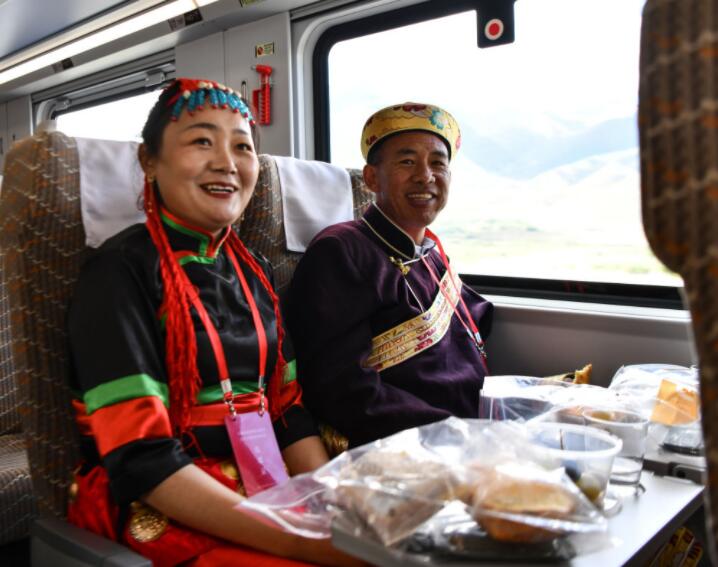 世界屋脊进入“复兴号”时代——写在拉林铁路开通运营之际