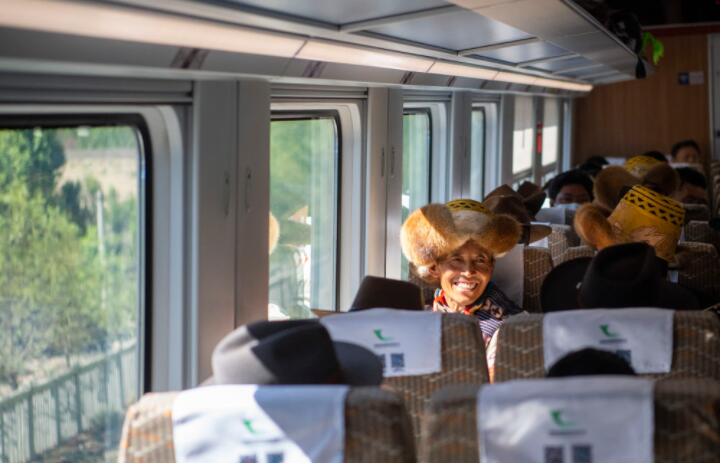 世界屋脊进入“复兴号”时代——写在拉林铁路开通运营之际