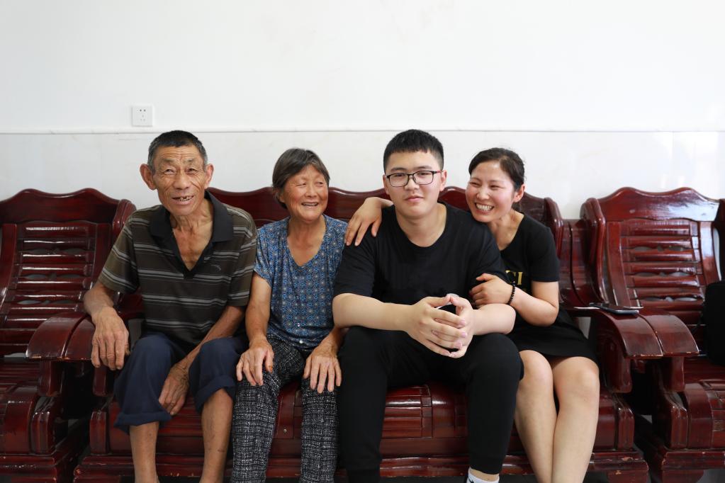 祝贺！没有什么能够阻挡，这个自强少年的梦想