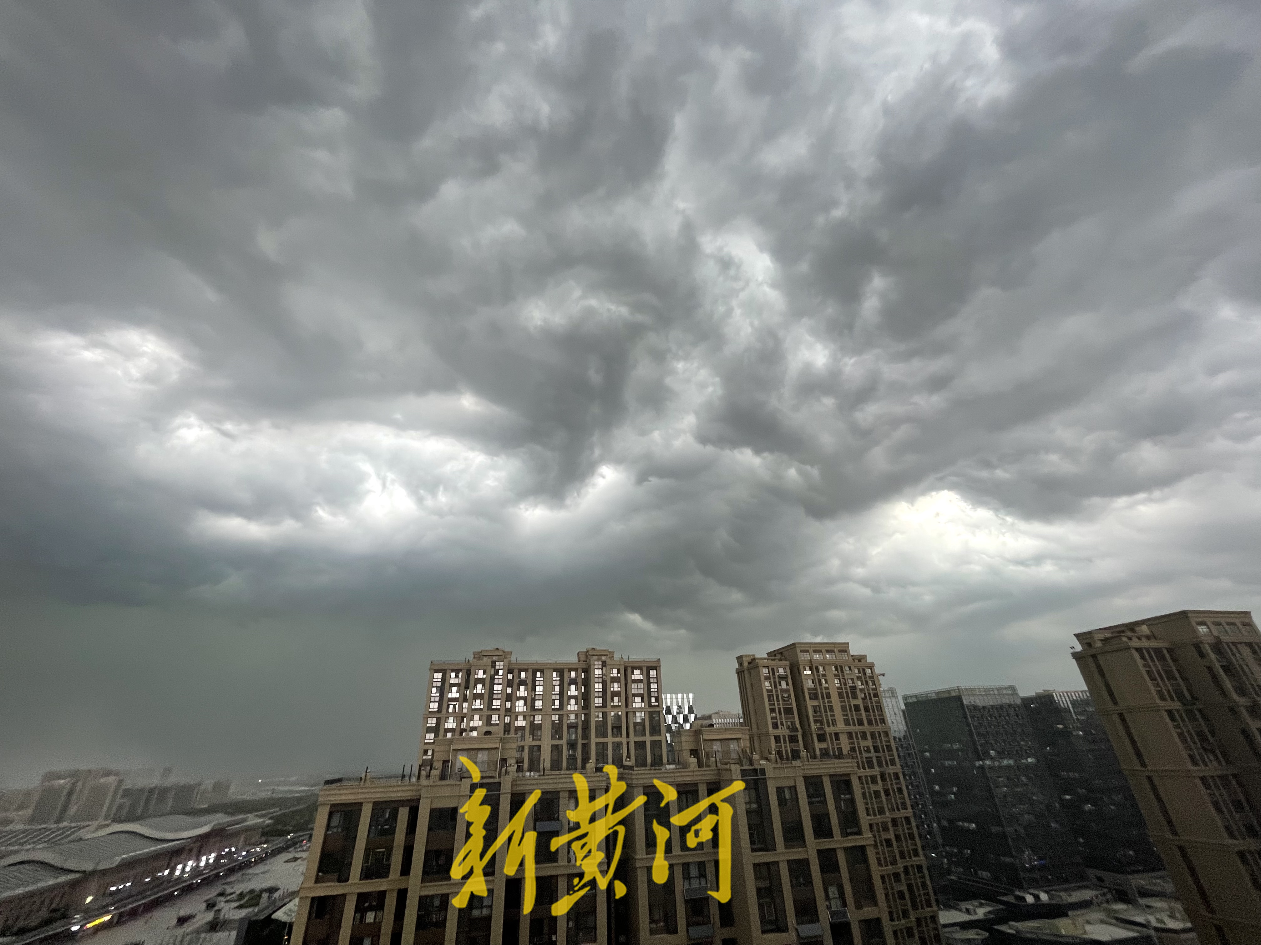 济南白夜如昼，“超级单体”来了！防护指南请收好