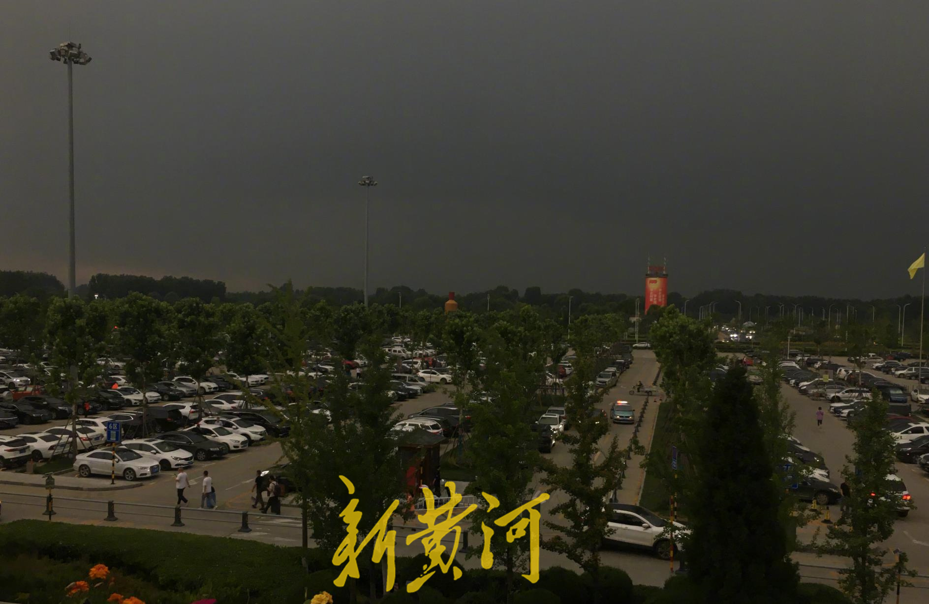 济南白夜如昼，“超级单体”来了！防护指南请收好