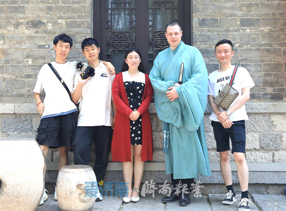 济南开设脸谱、推特等海外社交媒体账号！加强国际传播能力建设，向世界讲好济南故事