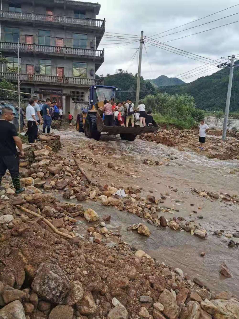 南北部分地区暴雨持续 闻“汛”而动有何实招？