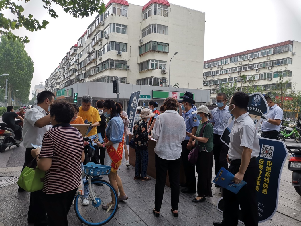 为群众办实事，警银联手宣传“反诈防骗”保障群众安全