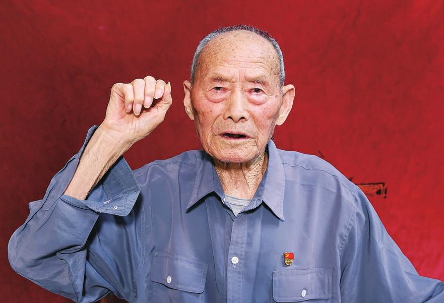 解放前,参加农会,斗地主;解放后,积极投身农村建设……他用一生践行着对党的忠诚,也影响了家中几代人——“我们家是党员之家!”