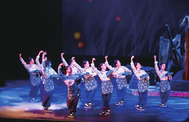 原创红色话剧《微山湖》亮相济南 多个首创 致敬英雄 展现微山湖区军民英雄群像 五幕话剧《微山湖》赢得观众认可专家肯定