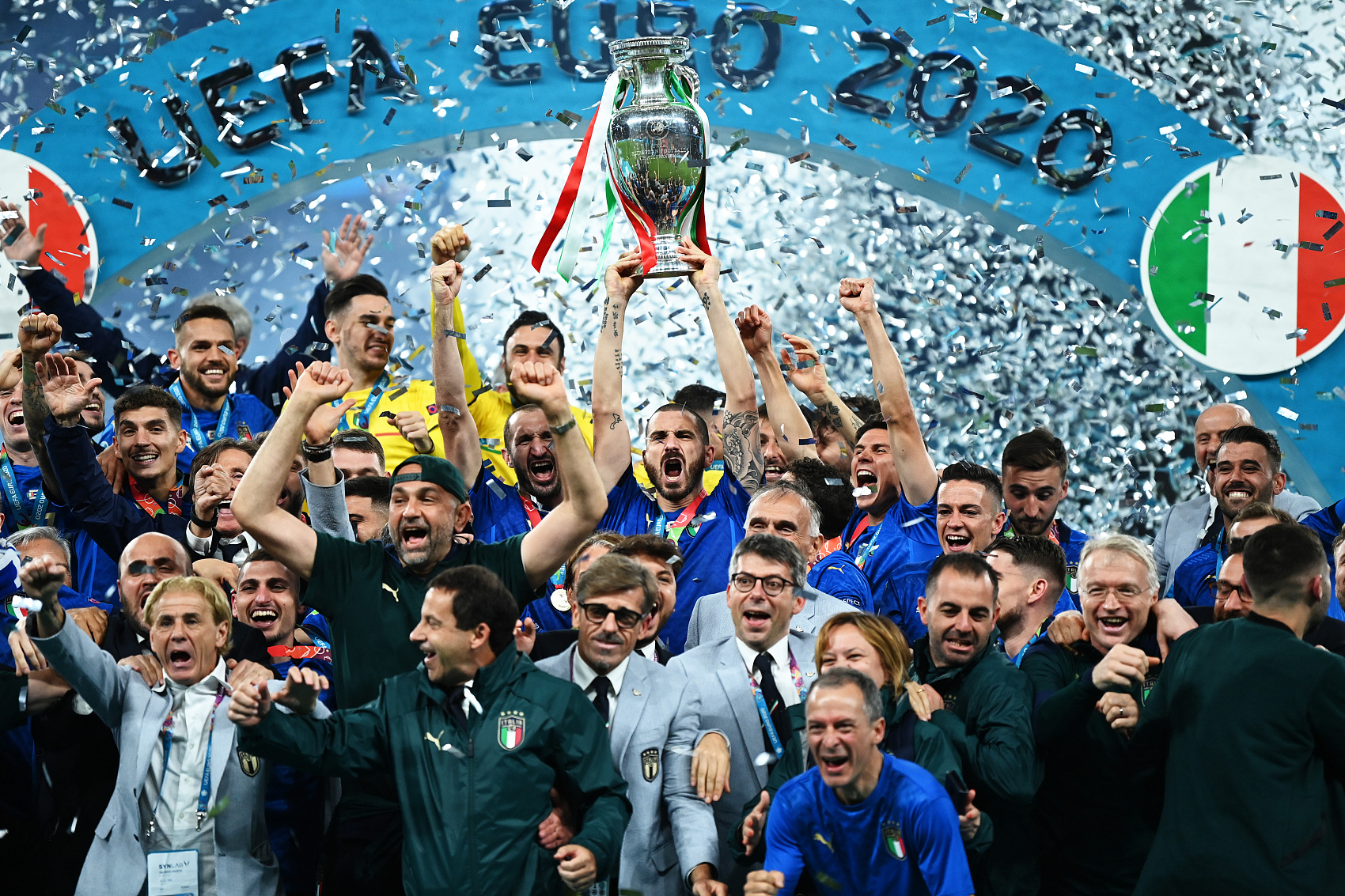 C罗夺得欧洲杯金靴，意大利队3比2战胜英格兰队获得欧洲杯冠军
