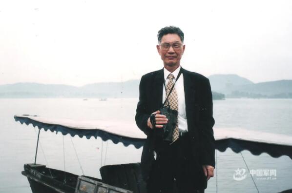 百岁老兵寄语百年大党丨冯国梁:我带着第一套人民币进上海
