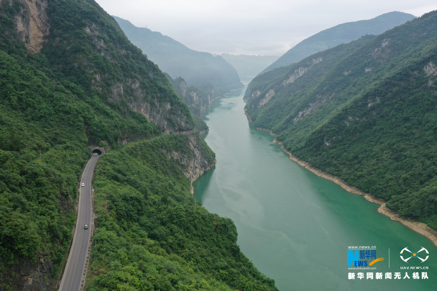 沿着高速看中国丨与乌江画廊“同框”的高速公路